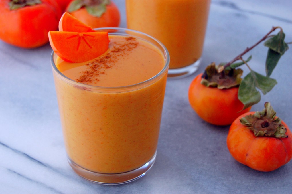 A-simple-Persimmon-Smoothie-recipe-perfect-for-using-this-delicious-winter-fruit-uprootfromoregon_com_